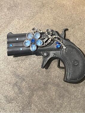 Custom belt buckle with crystals